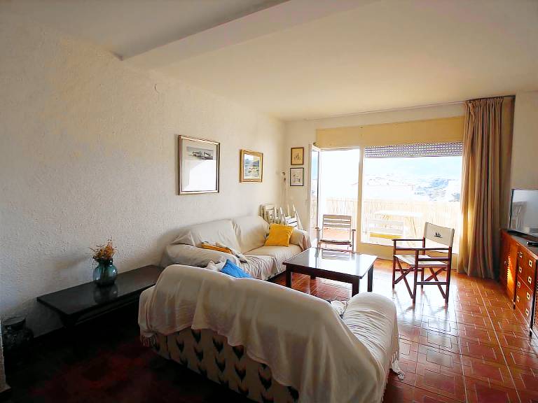 Spacious house with pool and parking in Llançà — photo 2