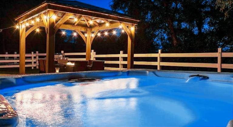 Vacation home with hot tub | Pets allowed in Oakhurst, CA