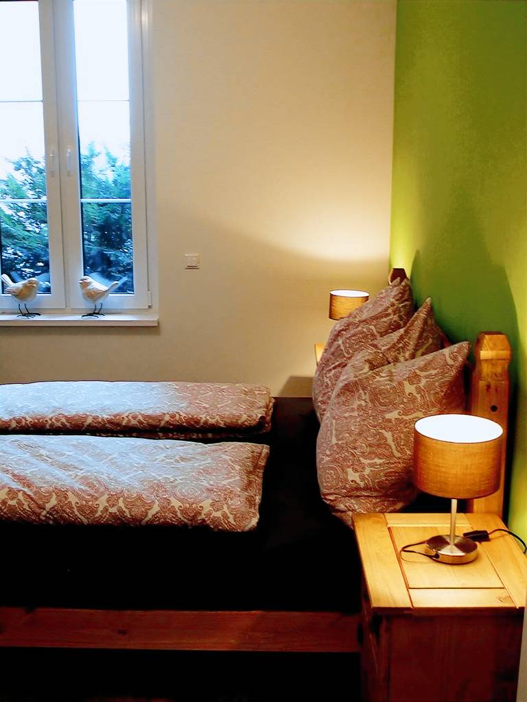 Rental apartment with garden & BBQ | Garden view — photo 2