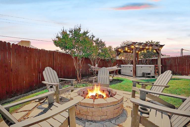 House with private pool & garden in Plano, TX