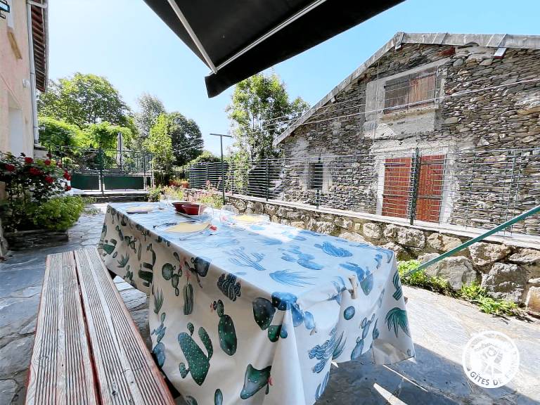 Gite with BBQ & patio — photo 2