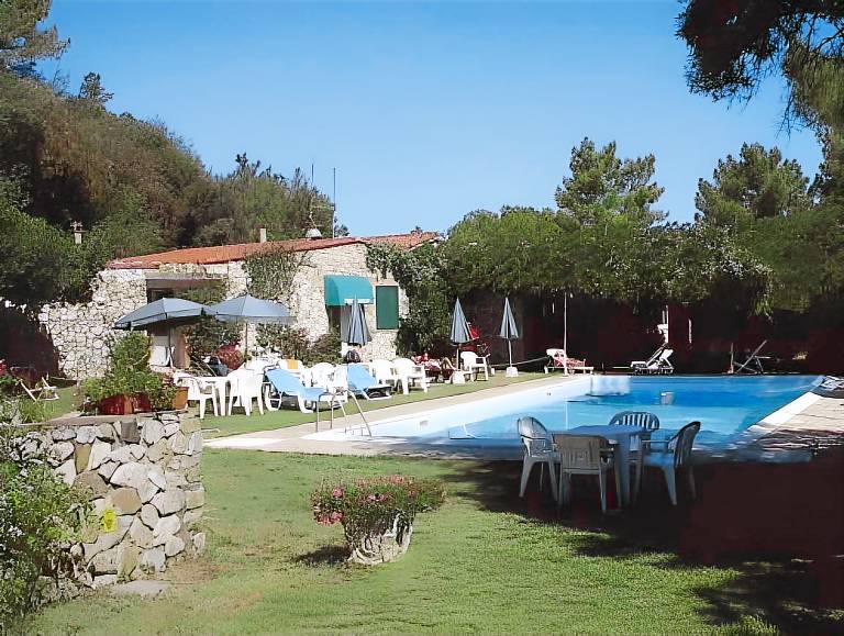 Serviced apartment with pool, garden & terrace | Suitable for remote work | Pet-friendly — photo 4