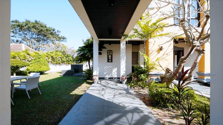 Villa with yard, pool & hot tub | Suitable for remote work | Pets are welcome — photo 5