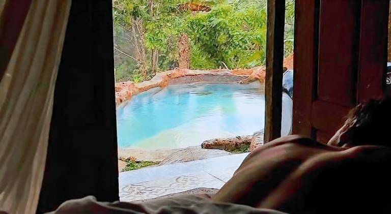 Artsy Cabin Jungle Pool & Unique Car Bath — photo 5