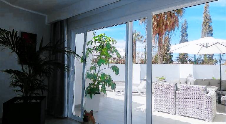Apartment with pool — photo 4