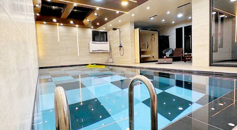 290 m&sup2; Villa