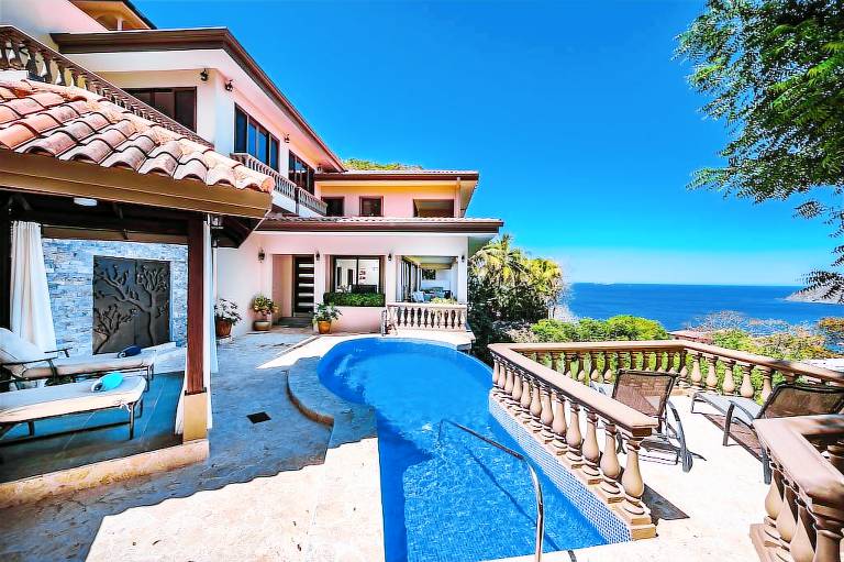 House  Playa Flamingo