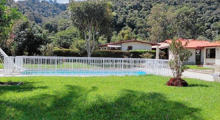 House with pool — photo 4
