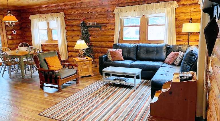 Vacation home with pool & jacuzzi | Pets are welcome — photo 3
