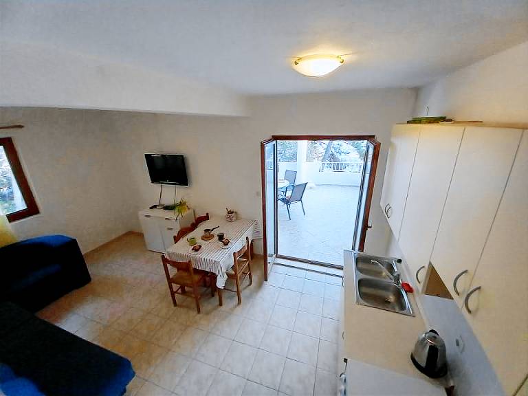 Two bedroom apartment near beach Ivan Dolac, Hvar (A-21269-e) — photo 4