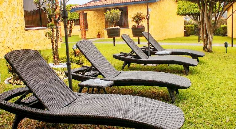Villa with pool — photo 4
