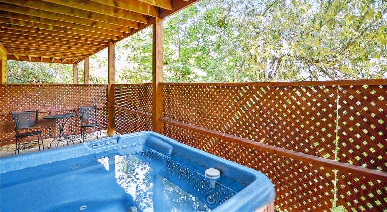 House with hot tub — photo 2