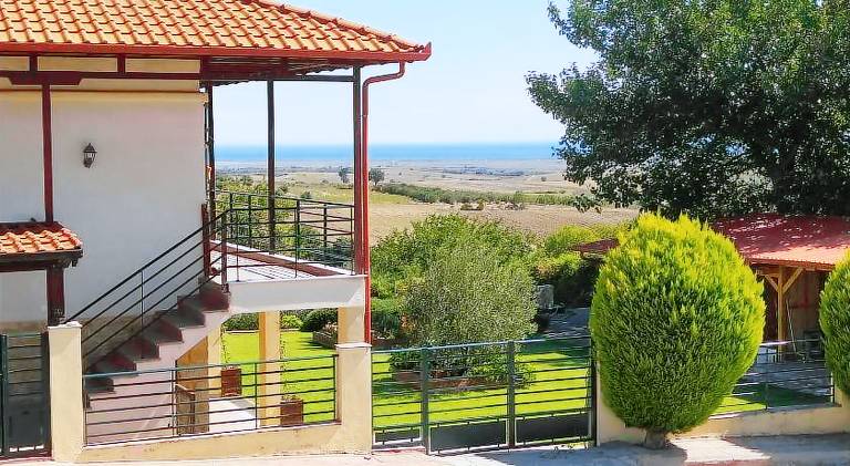 Apartment with barbecue, garden & patio in Katerini