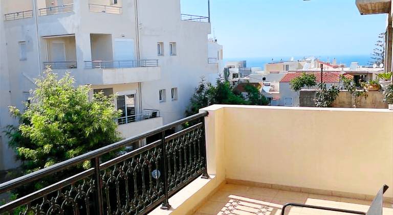 Apartment with patio — photo 3