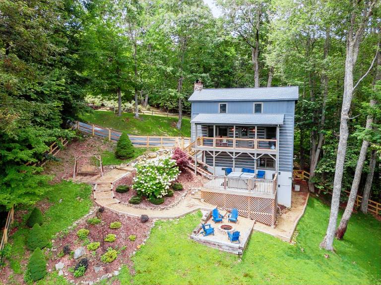 AppalJack Retreat - Pet Friendly home between Boone & Blowing Rock, Hot tub! — photo 2