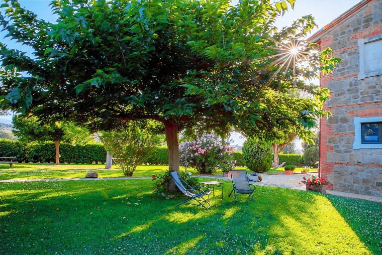 Villa with BBQ, yard & private pool — photo 4