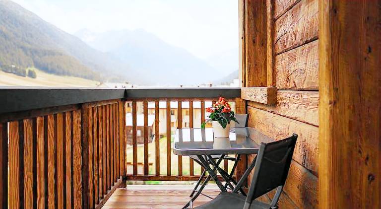 Rental apartment with terrace & yard — photo 3