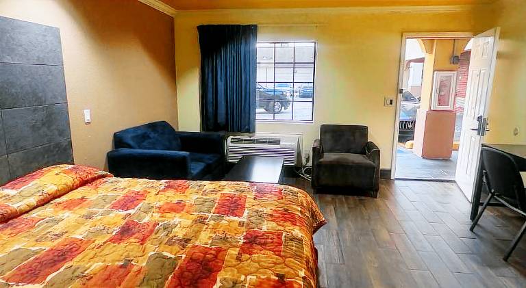 Pearl Inn in Stafford, TX