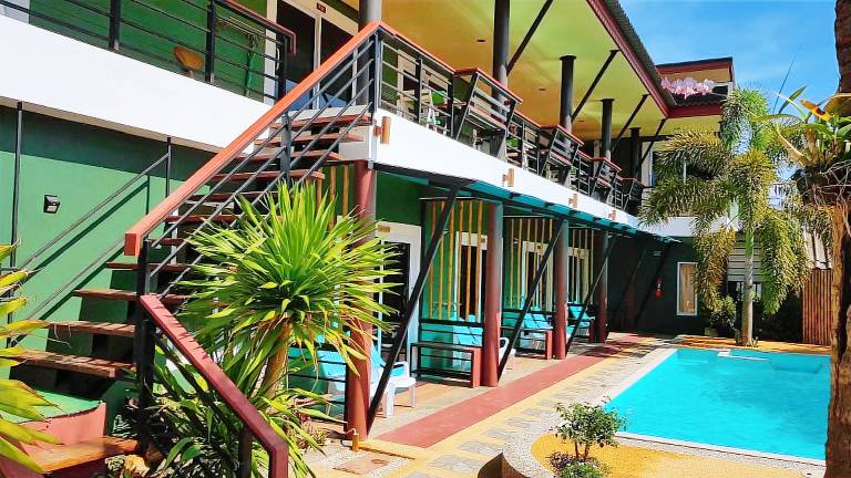 Serviced apartment with garden, pool & jacuzzi in Krabi