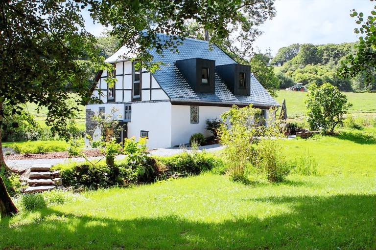Beautiful house with terrace, fast internet & garden | Garden view | Pets are welcome in Brilon