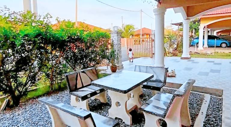 Vacation home with yard & terrace — photo 3