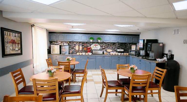 Super 8 By Wyndham Whitecourt — photo 4