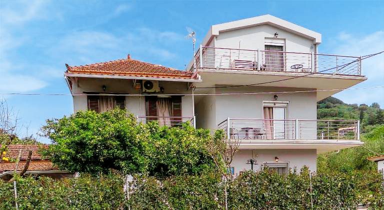 Apartment with patio, barbeque & garden | Pet-friendly in Zakynthos