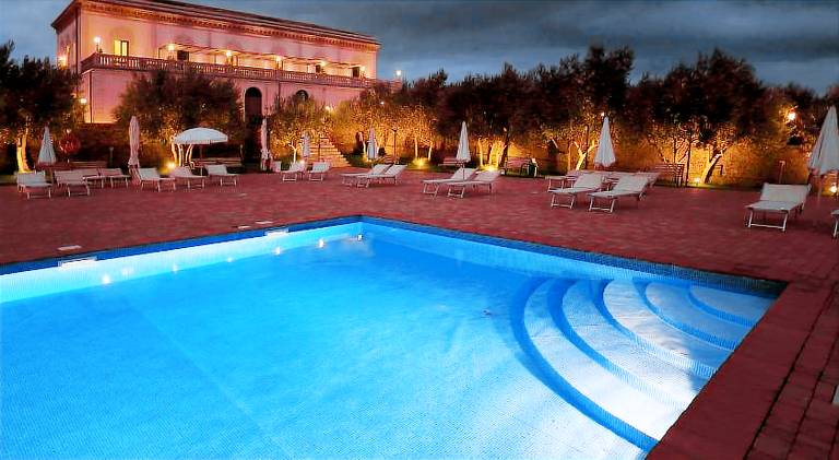 Children-friendly pleasant vacation home with yard, patio & pool | Dogs allowed — photo 2