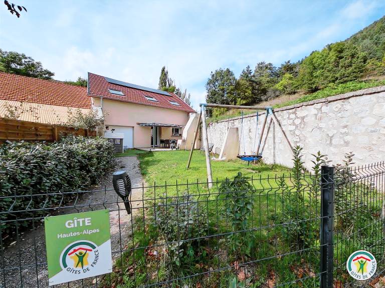 Gite with patio & garden — photo 4