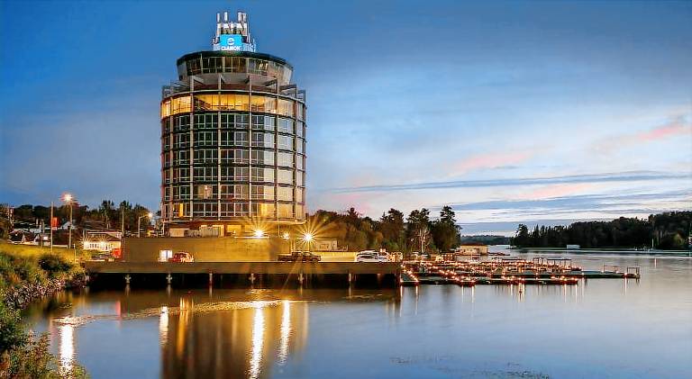 Clarion Lakeside Inn & Conference Centre in Kenora, ON