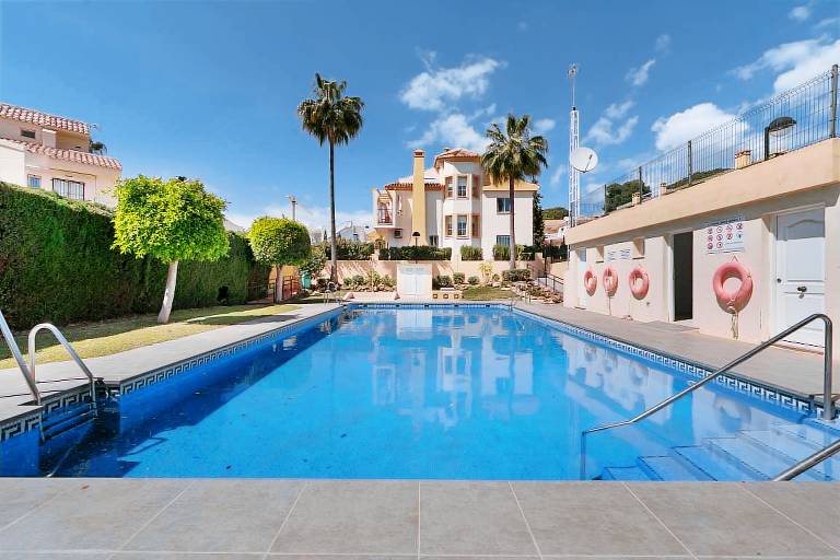 Fully equipped house with fast internet, patio & pool | Sea view | Next to the beach | Perfect for remote work | Dogs allowed in Marbella