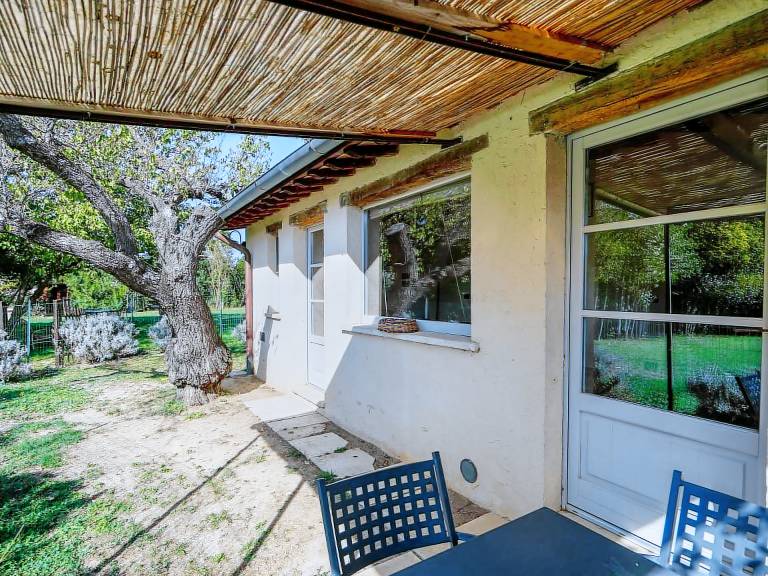 Rental apartment with garden, pool & BBQ — photo 3