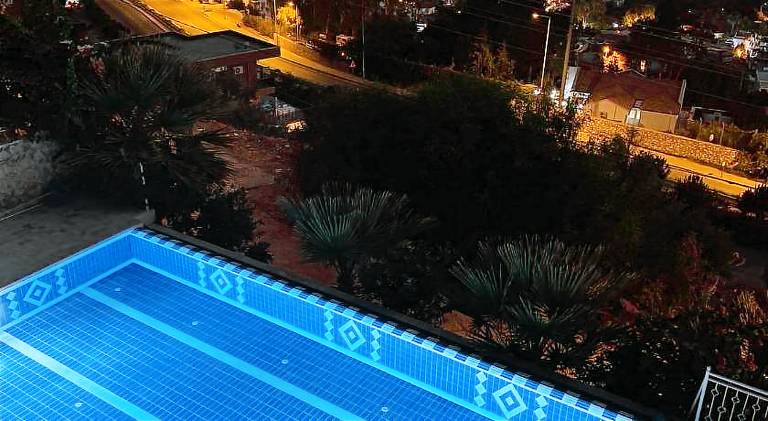 Rental apartment with garden, patio & private pool — photo 5
