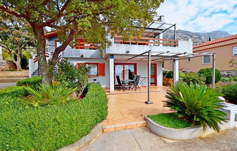 Beautiful rental apartment with terrace, yard & grill | Dogs allowed — photo 2