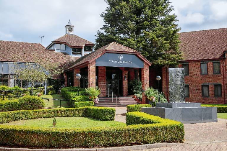 Stratford Manor Hotel in Warwick