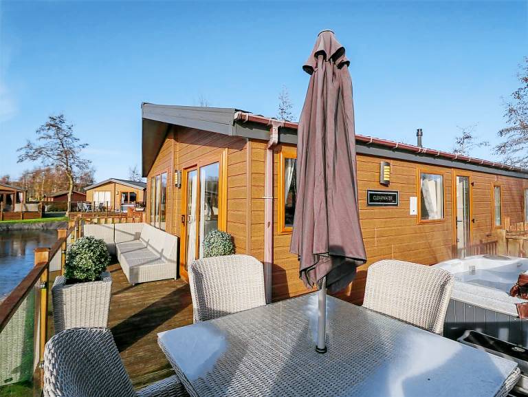 Cottage with jacuzzi & garden — photo 2