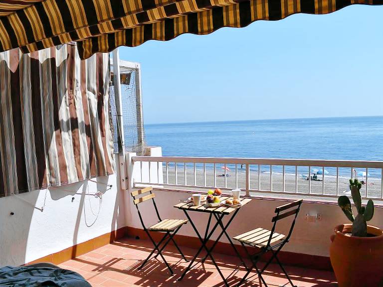 Vacation home with terrace — photo 4