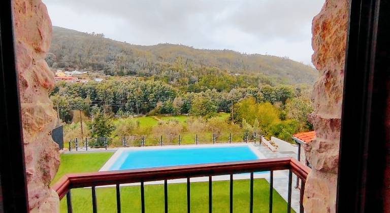 Vacation home with patio, BBQ & garden — photo 3