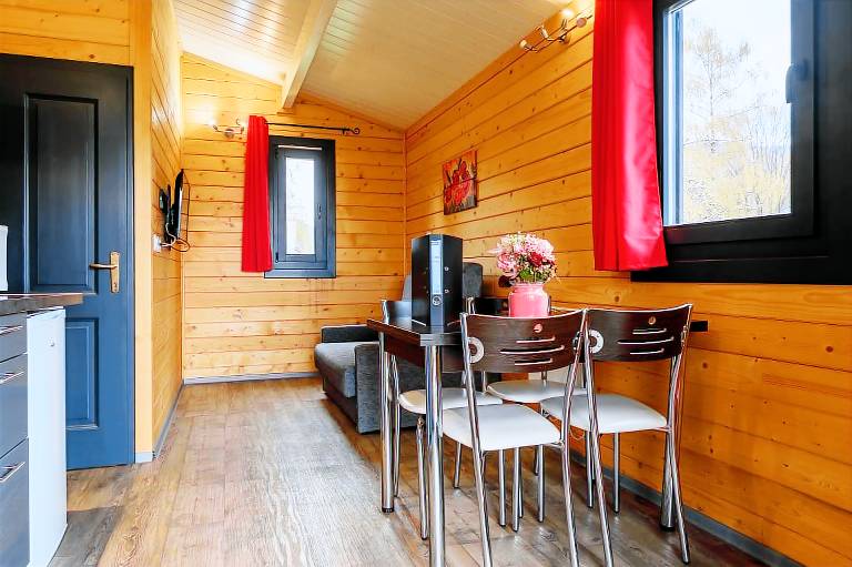 Children-friendly lovely chalet with hot tub, garden & BBQ | Mountain view | Dogs allowed — photo 3