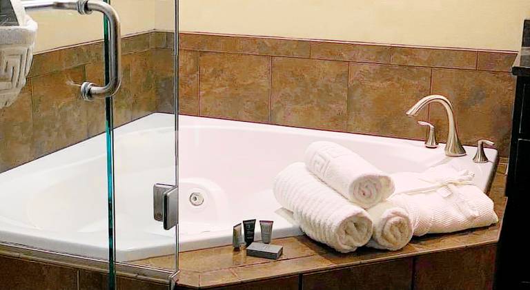 Roosevelt Inn & Suites — photo 5