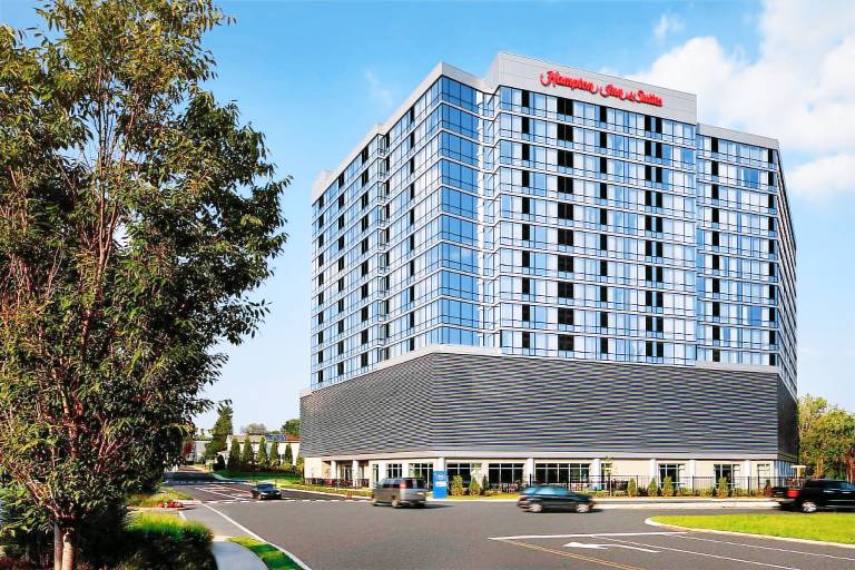Hampton Inn & Suites Teaneck Glenpointe in New York, NY