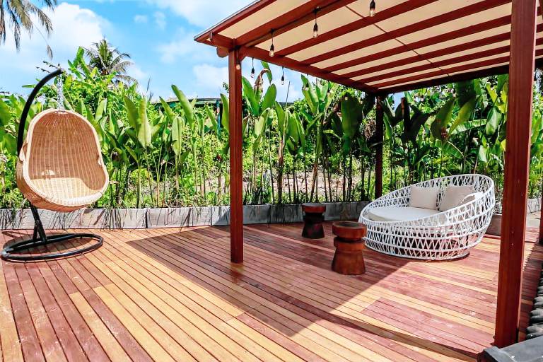 Villa with jacuzzi, yard & pool | Suitable for remote work | Pets allowed — photo 5