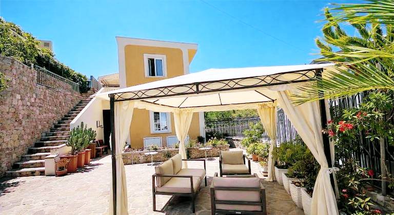 Serviced apartment with garden | Close to the beach | Pet-friendly in Ponza