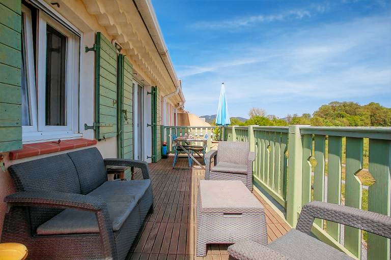 Apartment 'Au Calme Avec Terrasse' with Private Terrace and Wi-Fi — photo 2