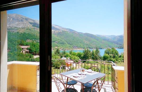 Serviced apartment with garden & terrace — photo 4