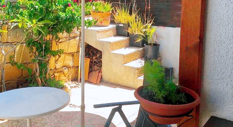 Vacation home with yard, terrace & hot tub — photo 4