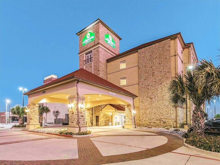La Quinta Inn & Suites by Wyndham Dallas Grand Prairie South — photo 5