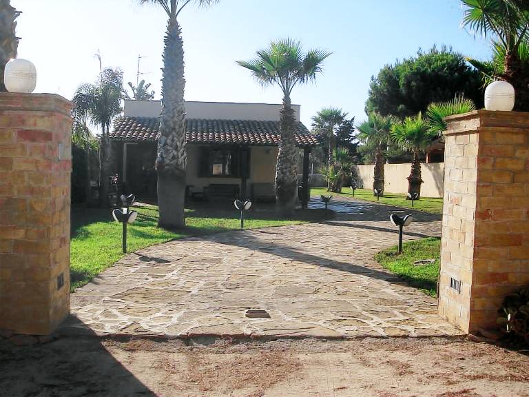 Child-friendly wonderful villa with terrace & yard | Dogs allowed — photo 2
