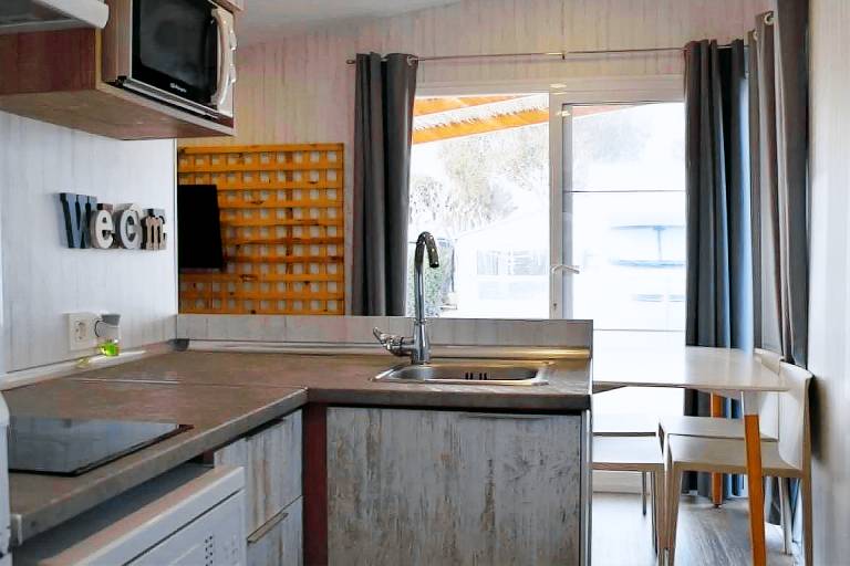 Camping suite with heated pool, jacuzzi & sauna — photo 4