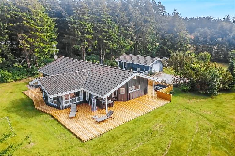 Fully equipped house with jacuzzi, patio & sauna | Pets are welcome in Lokken